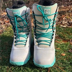 DC Women's Aqua and White Winter Boots